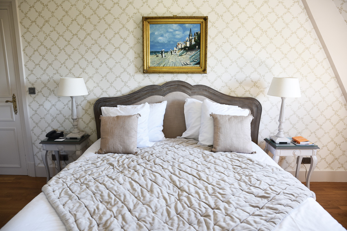 the_wild_parisian_chateau_de_la_tour_23